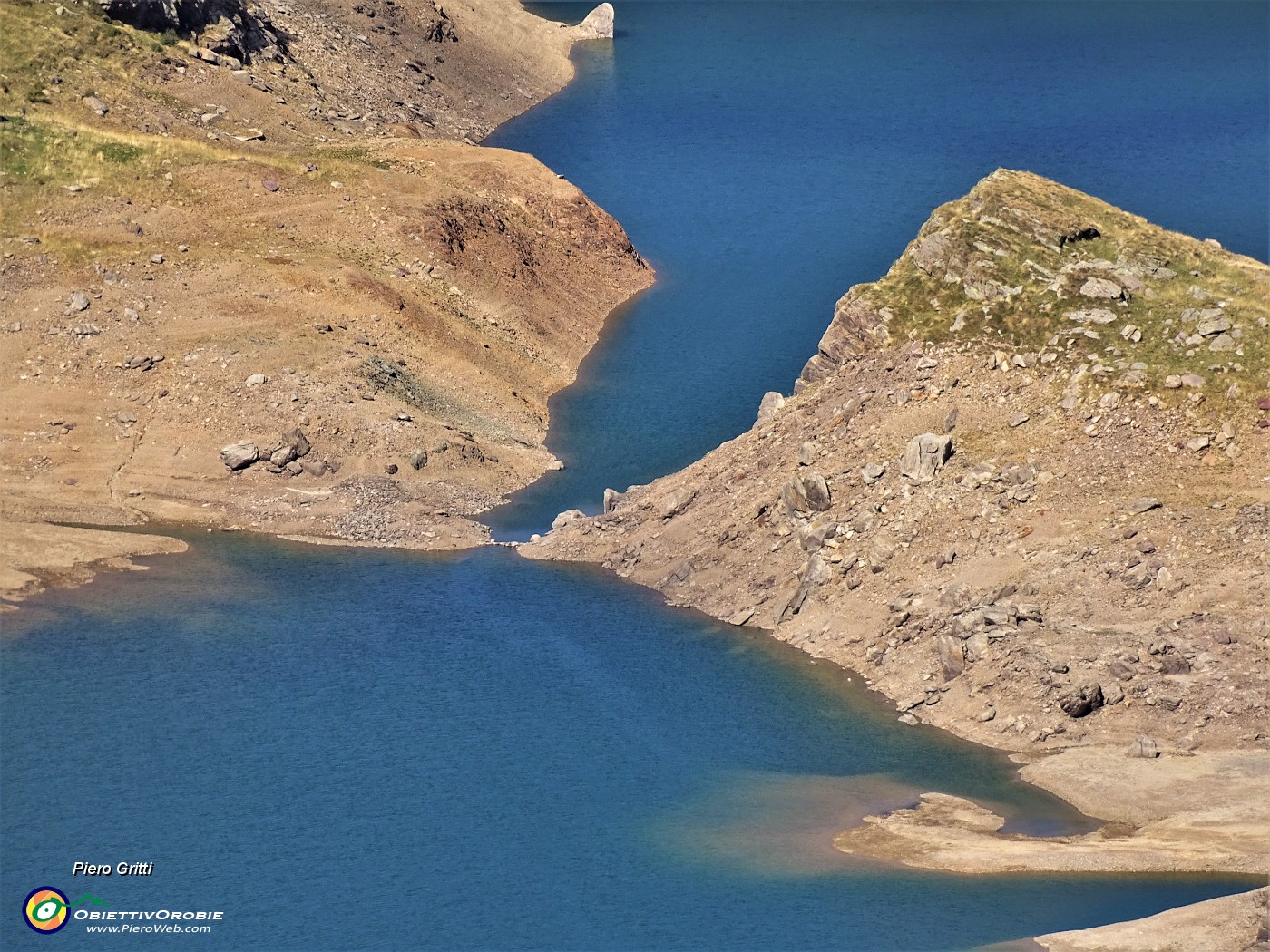 04 I Laghi Gemelli, separati nell'estate , si stanno riunificando dopo le recenti piogge.JPG